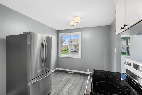 25-2564 Sandpiper Drive, Kamloops, BC - Indoor Photo Showing Kitchen