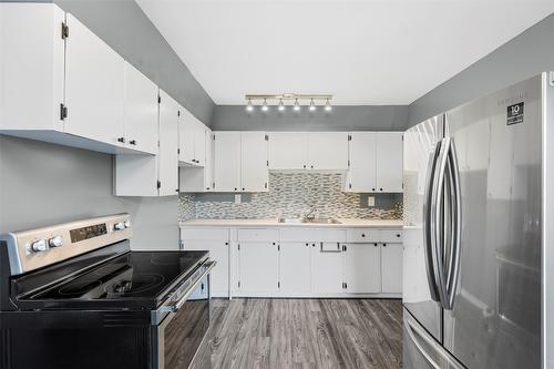 25-2564 Sandpiper Drive, Kamloops, BC - Indoor Photo Showing Kitchen