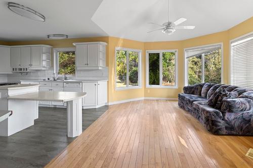 2619 3 Highway, Erickson, BC - Indoor Photo Showing Other Room