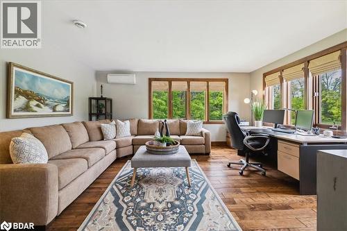 10632 Fifth Line, Milton, ON - Indoor Photo Showing Living Room