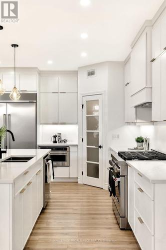 18 Raycroft Drive, Belleville (Thurlow Ward), ON - Indoor Photo Showing Kitchen With Upgraded Kitchen