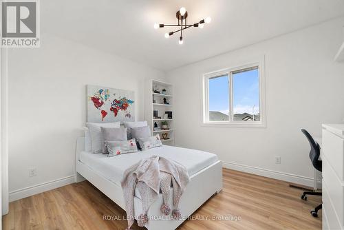 18 Raycroft Drive, Belleville (Thurlow Ward), ON - Indoor Photo Showing Bedroom