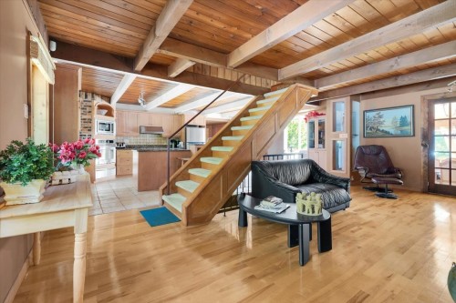 Salon - 925 Ch. Du Lac, Saint-Sauveur, QC - Indoor Photo Showing Living Room