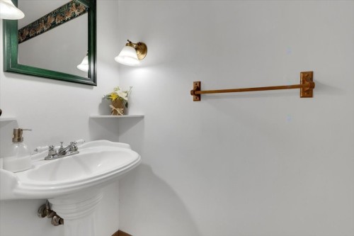 Escalier - 925 Ch. Du Lac, Saint-Sauveur, QC - Indoor Photo Showing Other Room