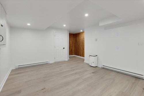 Sous-sol - 925 Ch. Du Lac, Saint-Sauveur, QC - Indoor Photo Showing Other Room