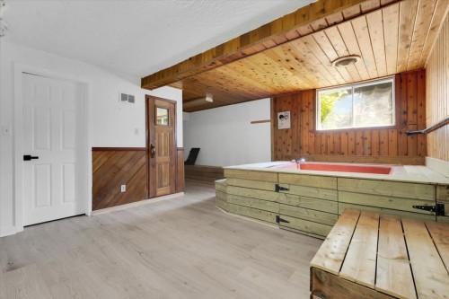 Sous-sol - 925 Ch. Du Lac, Saint-Sauveur, QC - Indoor Photo Showing Other Room