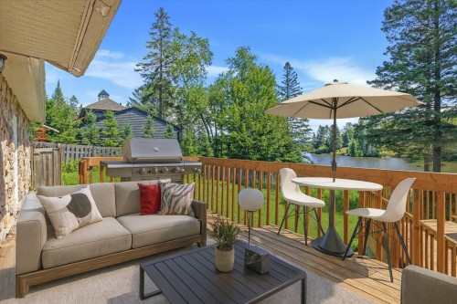 Salon - 925 Ch. Du Lac, Saint-Sauveur, QC - Indoor Photo Showing Living Room With Fireplace