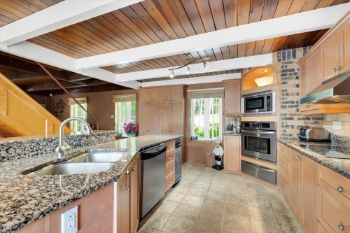 Cuisine - 925 Ch. Du Lac, Saint-Sauveur, QC - Indoor Photo Showing Kitchen