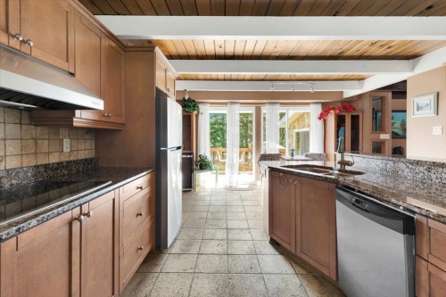 Cuisine - 925 Ch. Du Lac, Saint-Sauveur, QC - Indoor Photo Showing Kitchen