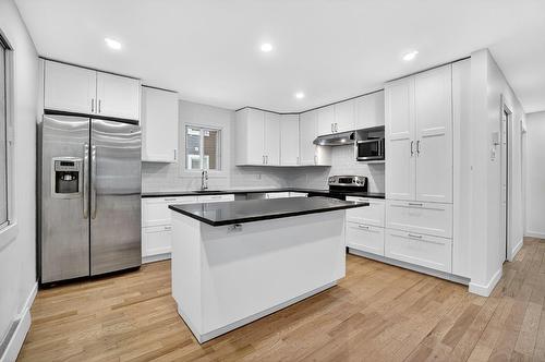 Cuisine - 4 Rue Labonté, Sainte-Thérèse, QC - Indoor Photo Showing Kitchen With Upgraded Kitchen