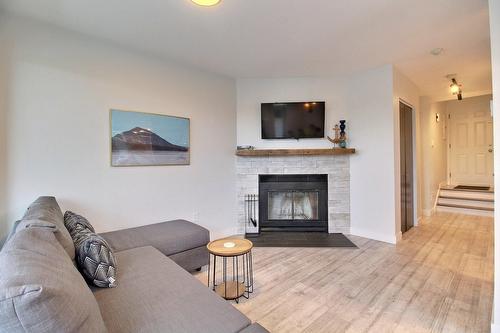 Salon - 17-385 Rue Du Moulin, Magog, QC - Indoor Photo Showing Living Room With Fireplace