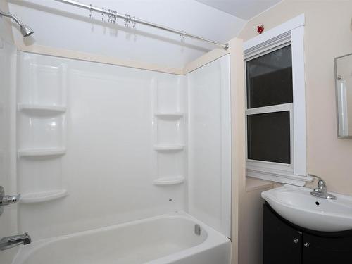 447 Vickers Street N, Thunder Bay, ON - Indoor Photo Showing Bathroom