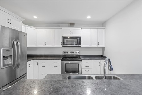 B-4730 Arrowsmith Rd, Port Alberni, BC - Indoor Photo Showing Kitchen With Double Sink