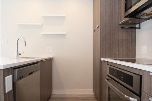 605-728 Yates St, Victoria, BC - Indoor Photo Showing Kitchen