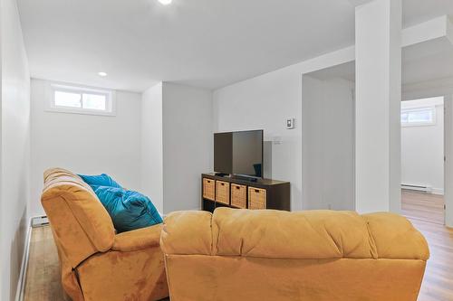 Salle familiale - 10 Rue Des Saules, Sainte-Martine, QC - Indoor