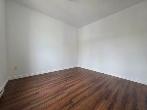 Chambre à coucher - 5763 Rue Beaulieu, Montréal (Le Sud-Ouest), QC - Indoor Photo Showing Other Room
