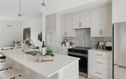 15-2536 Shelbourne St  Victoria, BC V8R 4L5