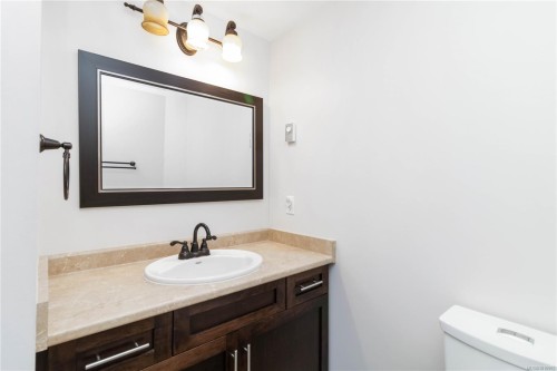 104-3263 Alder St, Victoria, BC - Indoor Photo Showing Bathroom
