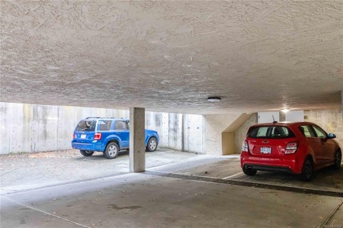 104-3263 Alder St, Victoria, BC - Indoor Photo Showing Garage
