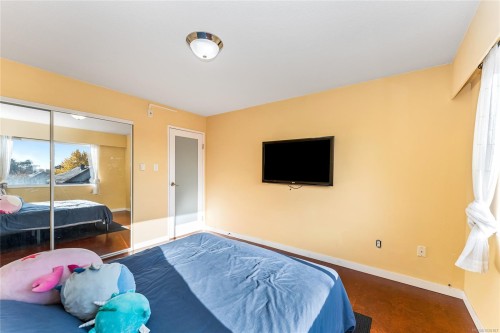 302-1000 Mcclure St, Victoria, BC - Indoor Photo Showing Bedroom