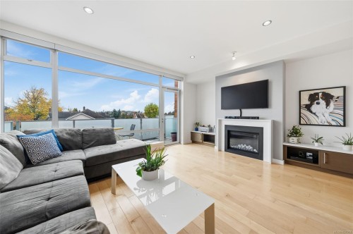 4-2830 Irma St, Victoria, BC 