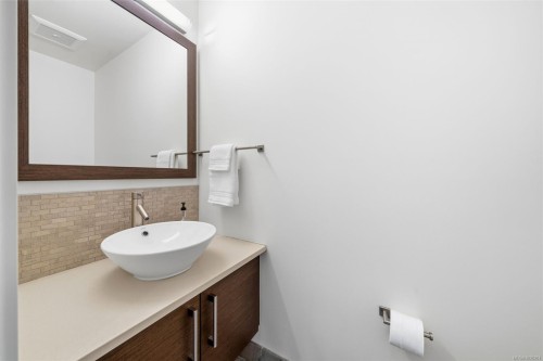 4-2830 Irma St, Victoria, BC 