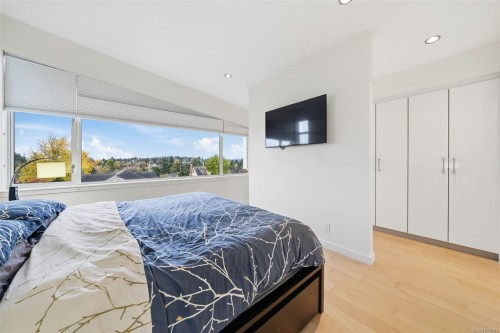 4-2830 Irma St, Victoria, BC 