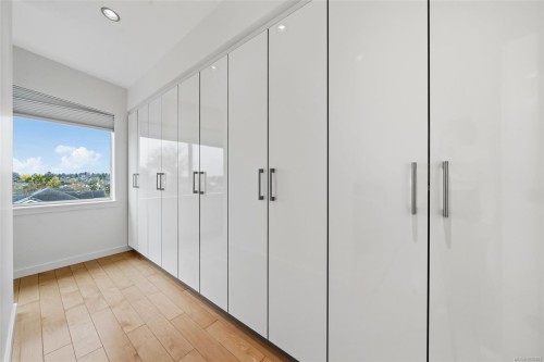 4-2830 Irma St, Victoria, BC 