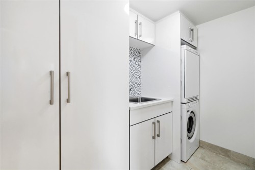 4-2830 Irma St, Victoria, BC 