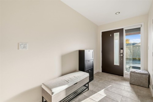 4-2830 Irma St, Victoria, BC 