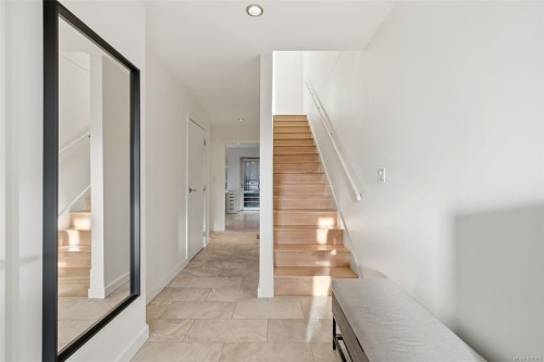 4-2830 Irma St, Victoria, BC 