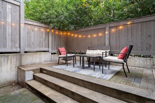 4-2830 Irma St, Victoria, BC 