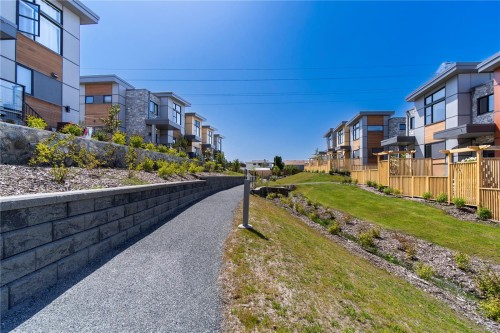 11-4253 Dieppe Rd, Saanich, BC 