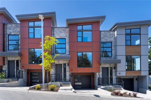 32-4253 Dieppe Rd, Saanich, BC 