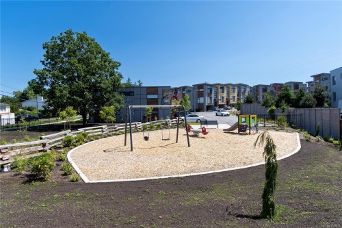 32-4253 Dieppe Rd, Saanich, BC 