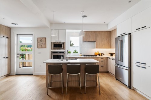 32-4253 Dieppe Rd, Saanich, BC 