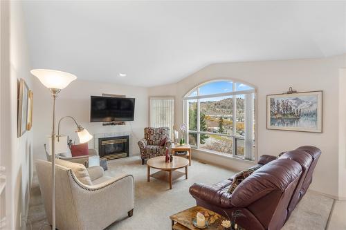 6-1575 Springhill Drive, Kamloops, BC - Indoor Photo Showing Living Room With Fireplace