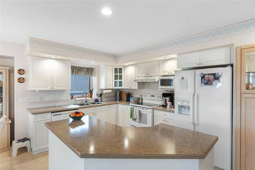 6-1575 Springhill Drive, Kamloops, BC - Indoor Photo Showing Kitchen With Double Sink