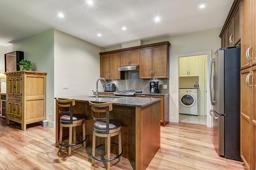 11-1960 Klo Road, Kelowna, BC - Indoor Photo Showing Kitchen