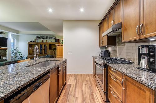 11-1960 Klo Road, Kelowna, BC - Indoor Photo Showing Kitchen