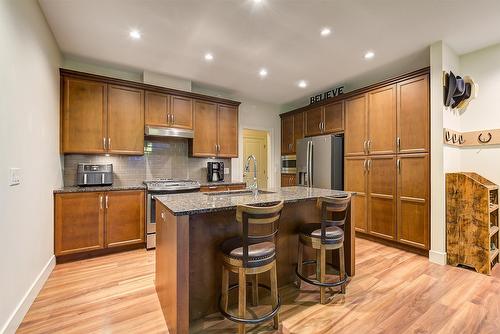 11-1960 Klo Road, Kelowna, BC - Indoor Photo Showing Kitchen