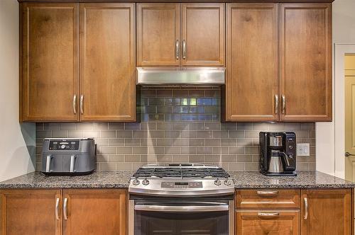 11-1960 Klo Road, Kelowna, BC - Indoor Photo Showing Kitchen
