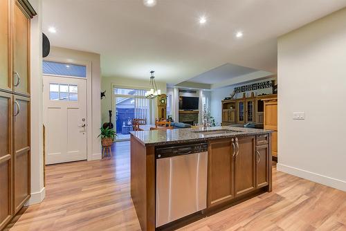 11-1960 Klo Road, Kelowna, BC - Indoor Photo Showing Kitchen