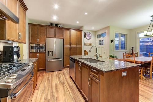 11-1960 Klo Road, Kelowna, BC - Indoor Photo Showing Kitchen