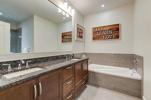 11-1960 Klo Road, Kelowna, BC - Indoor Photo Showing Bathroom