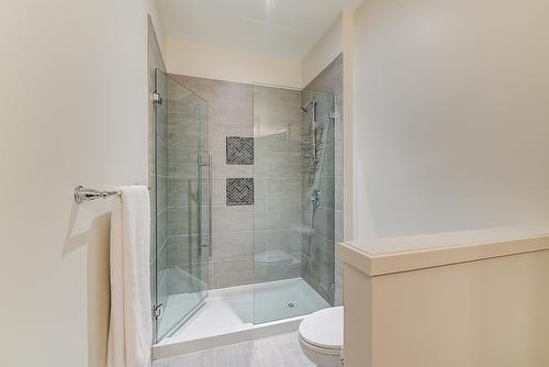 11-1960 Klo Road, Kelowna, BC - Indoor Photo Showing Bathroom