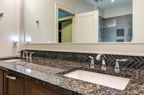 11-1960 Klo Road, Kelowna, BC - Indoor Photo Showing Bathroom