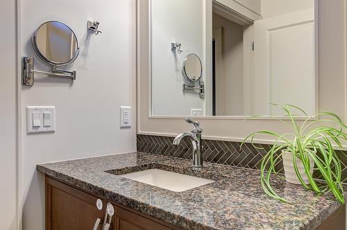 11-1960 Klo Road, Kelowna, BC - Indoor Photo Showing Bathroom