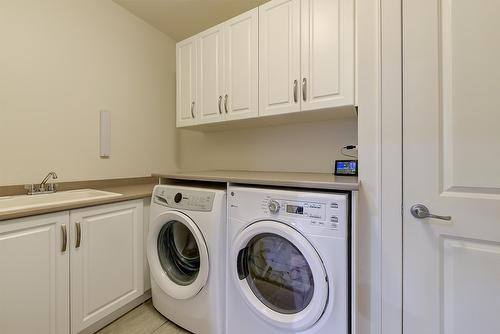 11-1960 Klo Road, Kelowna, BC - Indoor Photo Showing Laundry Room