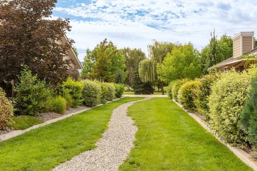 11-1960 Klo Road, Kelowna, BC - Outdoor